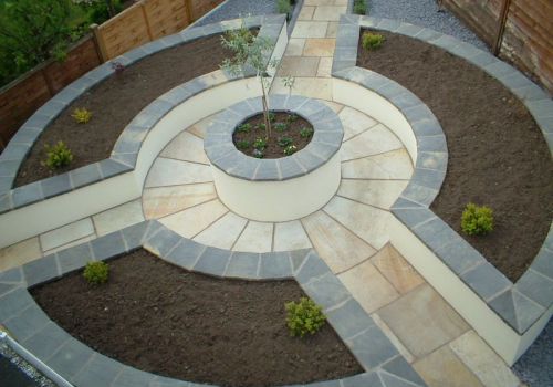 Circular-themed raised beds